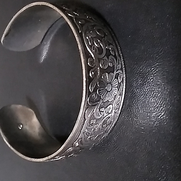 VINTAGE Flowers & Vines on Silver-like Bracelet - Picture 2 of 9